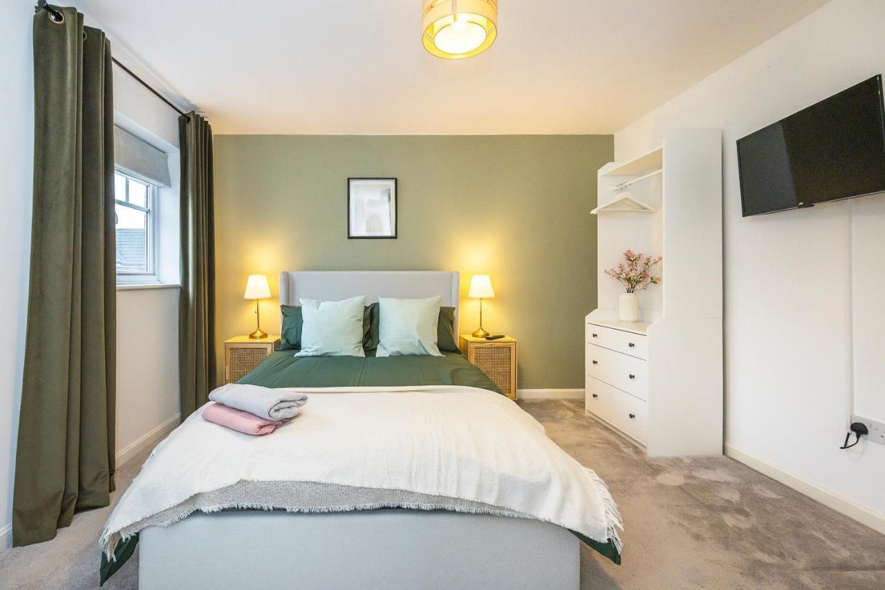 The Lake Hub Goodmayes Екстер'єр фото